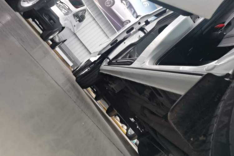 Used Ford Transit 2019 2.0T Diesel Van Short Wheelbase Mid-Roof 3-Seater China VI Standard Right Side Sill