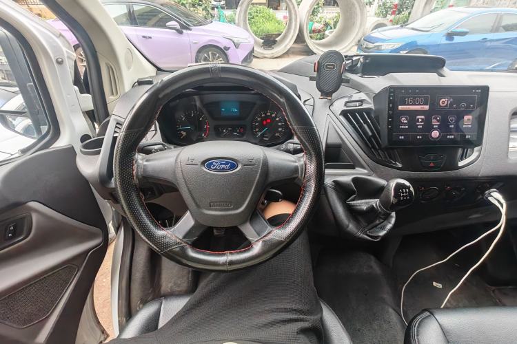 Used Ford Transit 2019 2.0T Diesel Van Mid-Chassis Mid-Roof 3-Seater China VI Standard Steering Wheel