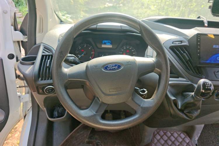 Used Ford Transit 2019 2.0T Diesel Multi-Purpose Commercial Vehicle Mid-Drive Mid-Roof 6-Seater China VI Standard Steering Wheel