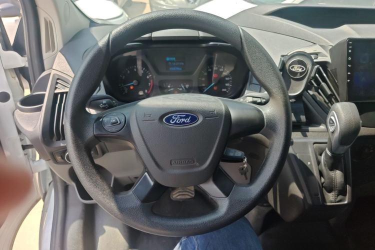 Used Ford Transit 2019 2.0T Gasoline Automatic Multi-Function Commercial Vehicle Mid-Roof 6-Seater China VI Standard Steering Wheel