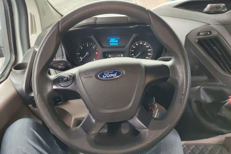 Used Ford Transit 2019 2.0T Diesel Commercial & Travel Short Wheelbase Low-Roof 9-Seater China VI Steering Wheel