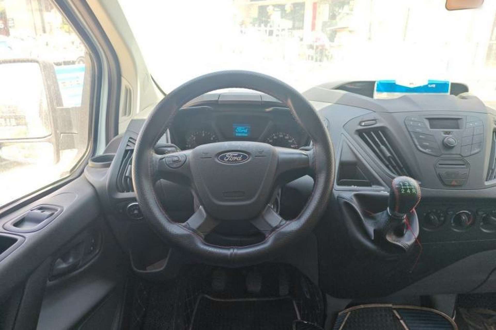 Used Ford Transit 2019 2.0T Diesel Multi-Purpose Commercial Vehicle Mid-Drive Mid-Roof 6-Seater China VI Standard Steering Wheel