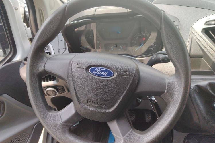 Used Ford Transit 2019 2.0T Gasoline Van Mid-axle Mid-roof 3-Seater China VI Standard Steering Wheel