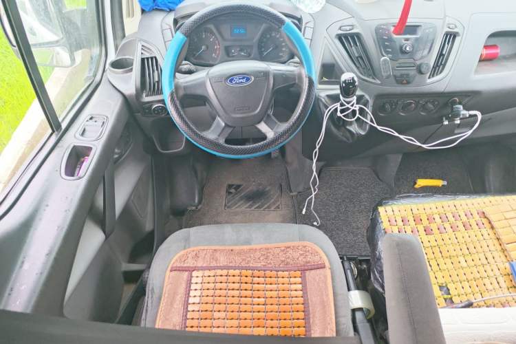 Used Ford Transit 2019 2.0T Diesel Multi-Purpose Commercial Vehicle Short Wheelbase Mid-Roof Design 6-Seater China VI Standard Steering Wheel