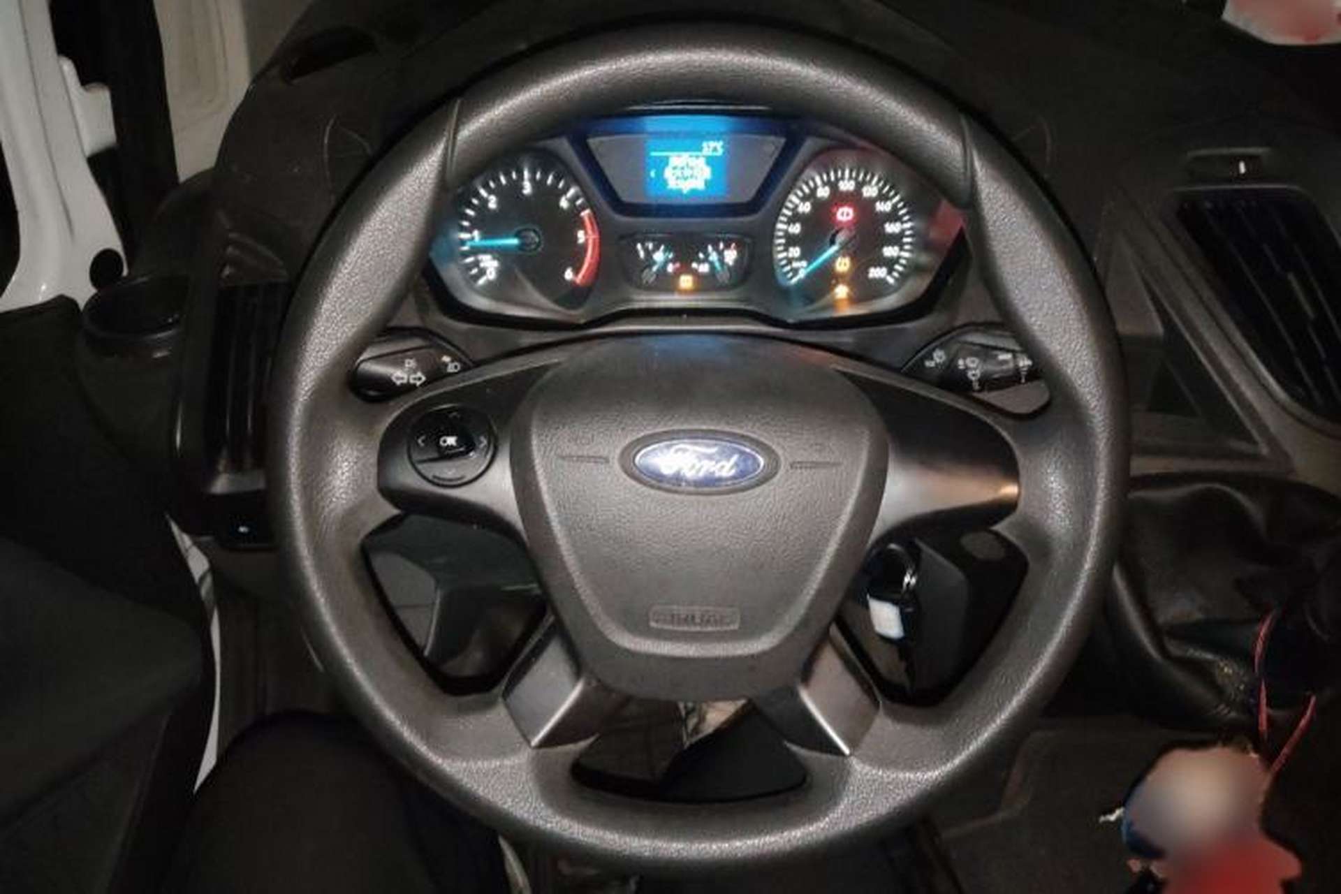 Used Ford Transit 2019 2.0T Diesel Multi-Purpose Commercial Vehicle Short Wheelbase Low Roof 6-Seater China VI Standard Steering Wheel