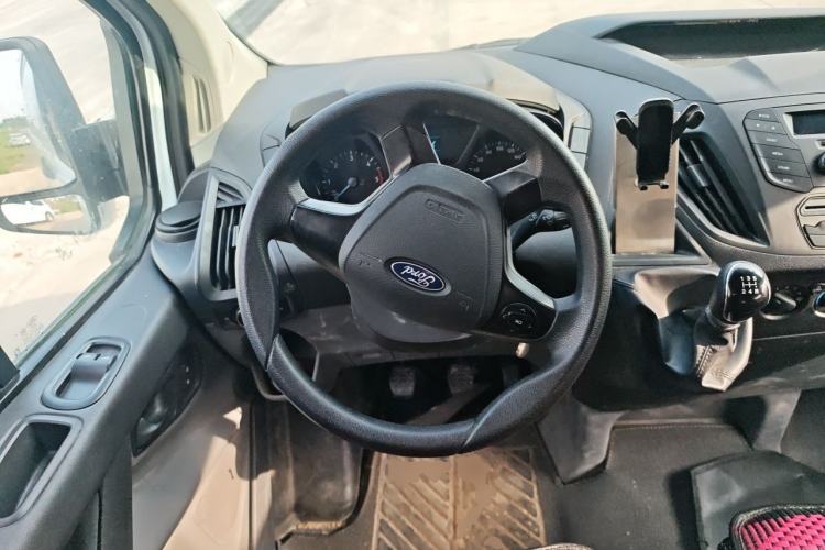Used Ford Transit 2019 2.0T Diesel Van Short Wheelbase Mid-Roof 3-Seater China VI Standard Steering Wheel