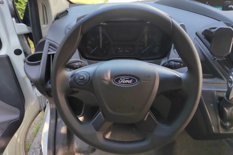 Used Ford Transit 2019 2.0T Gasoline Automatic Multi-Function Commercial Vehicle Short Wheelbase Low Roof 6-Seater China VI Standard Steering Wheel