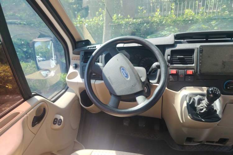 Used Ford Transit 2019 2.0T Diesel Commercial & Travel Mid-axle Mid-roof 9-Seater China VI Steering Wheel