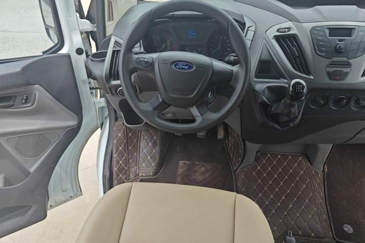 Used Ford Transit 2019 2.0T Diesel Multi-Purpose Commercial Vehicle Short Wheelbase Low Roof 6-Seater China VI Standard Steering Wheel
