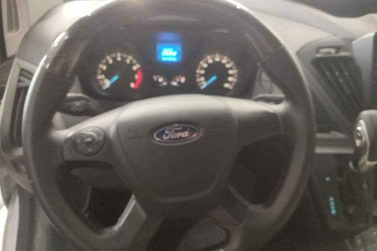 Used Ford Transit 2019 2.0T Gasoline Automatic Multi-Function Commercial Vehicle Short Wheelbase Low Roof 6-Seater China VI Standard Steering Wheel