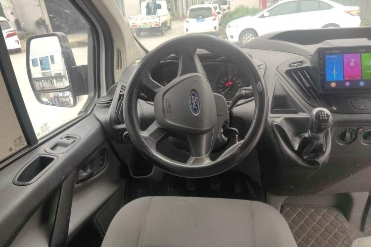 Used Ford Transit 2019 2.0T Diesel Multi-Purpose Commercial Vehicle Short Wheelbase Low Roof 6-Seater China VI Standard Steering Wheel