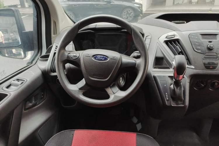 Used Ford Transit 2019 2.0T Gasoline Automatic Multi-Function Commercial Vehicle Short Wheelbase Low Roof 6-Seater China VI Standard Steering Wheel