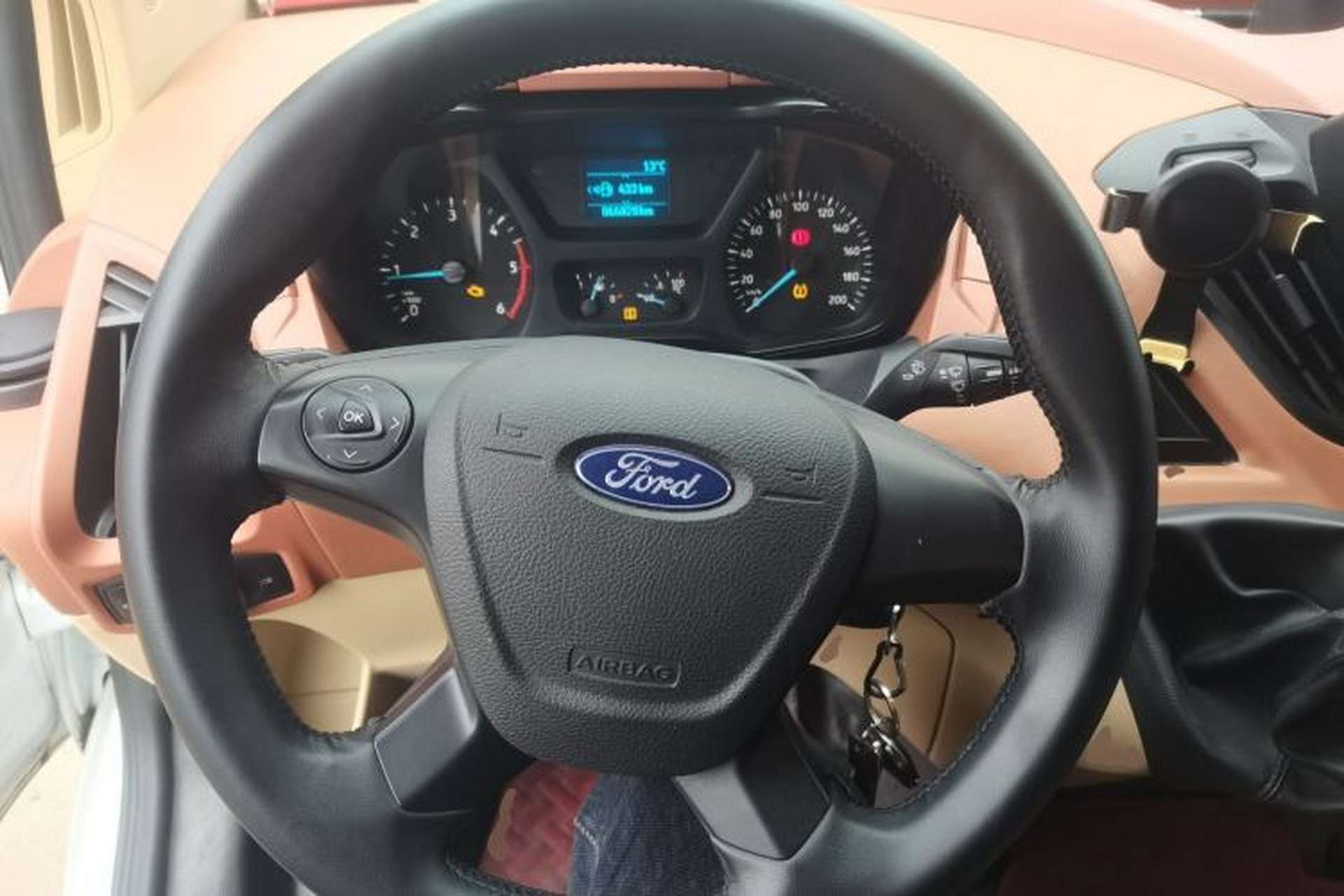 Used Ford Transit 2019 2.0T Diesel Multi-Purpose Commercial Vehicle Mid-Drive Mid-Roof 6-Seater China VI Standard Steering Wheel