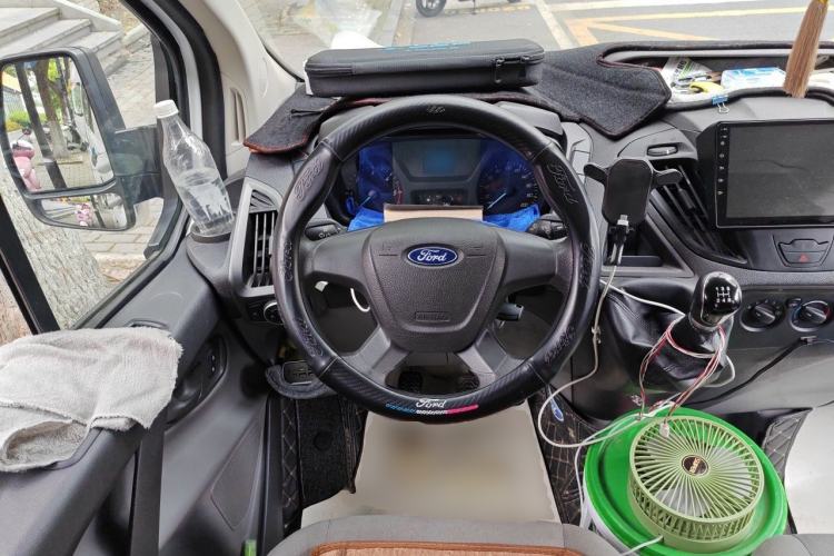 Used Ford Transit 2019 2.0T Diesel Business & Travel Mid-Drive Mid-Roof 8-Seater China VI Standard Steering Wheel