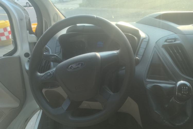 Used Ford Transit 2019 2.0T Diesel Commercial & Travel Short Wheelbase Low-Roof 9-Seater China VI Steering Wheel