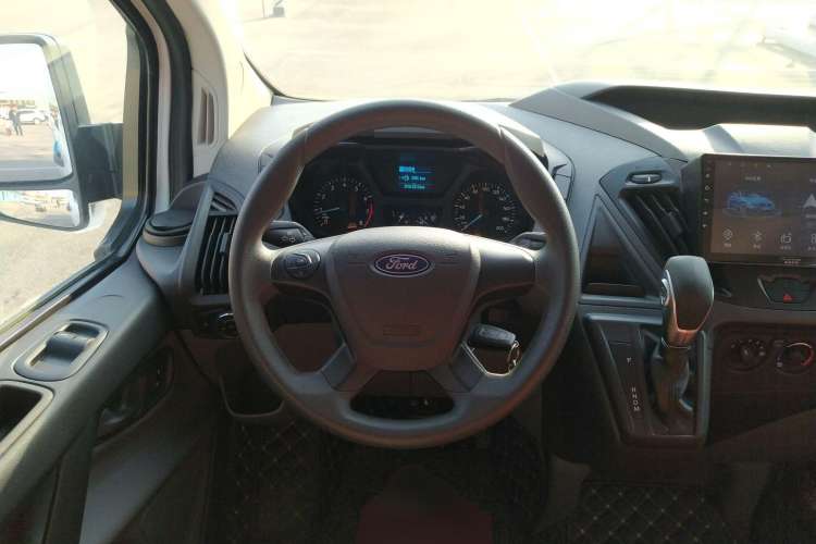 Used Ford Transit 2019 2.0T Gasoline Automatic Multi-Function Commercial Vehicle Short Wheelbase Low Roof 6-Seater China VI Standard Steering Wheel