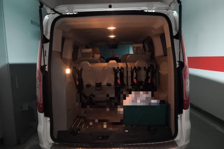 Used Ford Transit 2019 2.0T Diesel Commercial & Travel Short Wheelbase Low-Roof 7-Seater China VI Standard Trunk