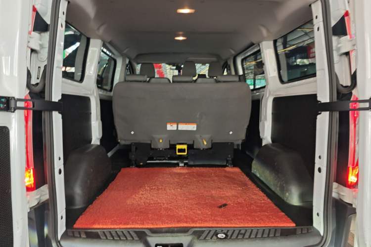 Used Ford Transit 2019 2.0T Diesel Multi-Purpose Commercial Vehicle Short Wheelbase Low Roof 6-Seater China VI Standard Trunk