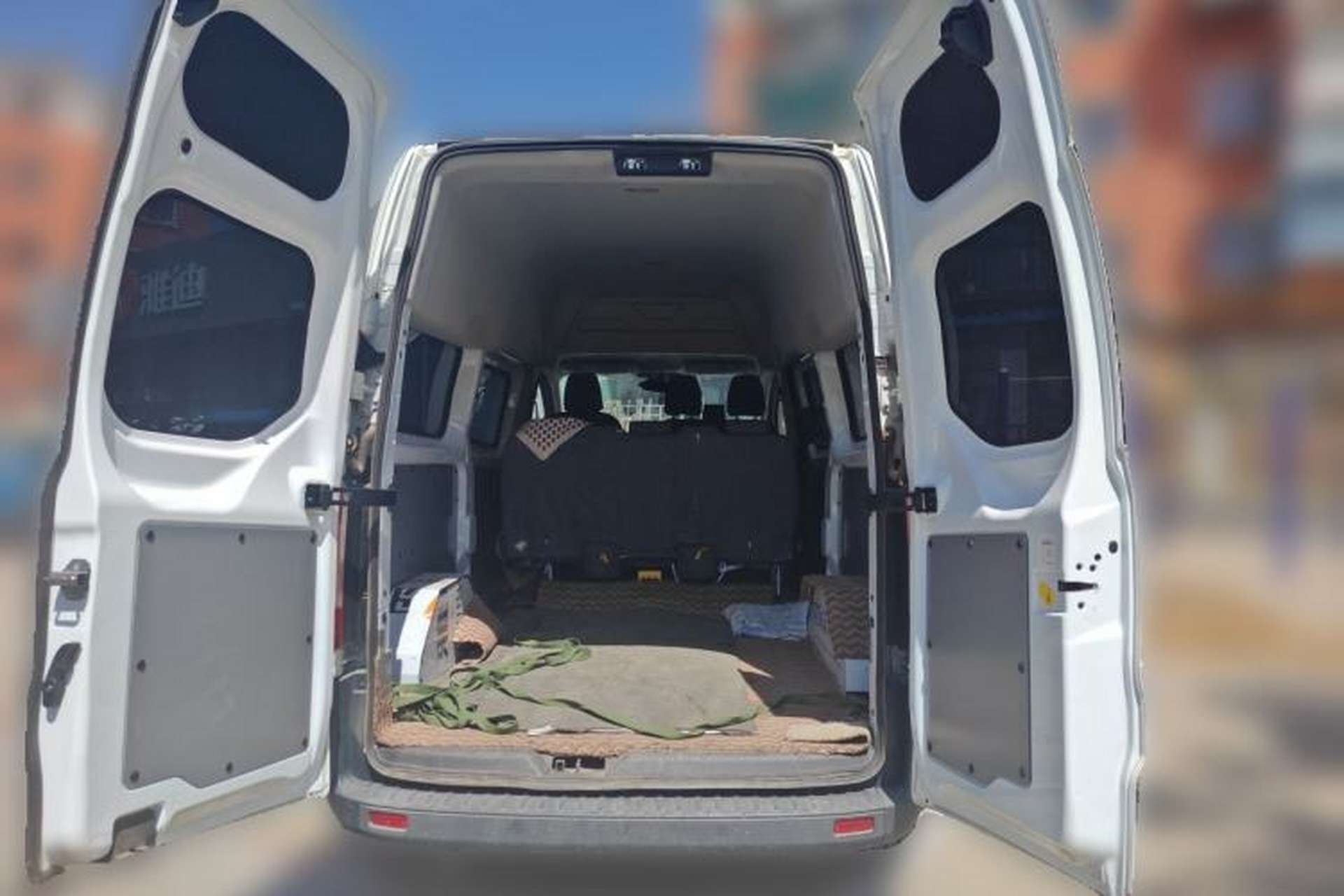 Used Ford Transit 2019 2.0T Diesel Multi-Purpose Commercial Vehicle Mid-Drive Mid-Roof 6-Seater China VI Standard Trunk