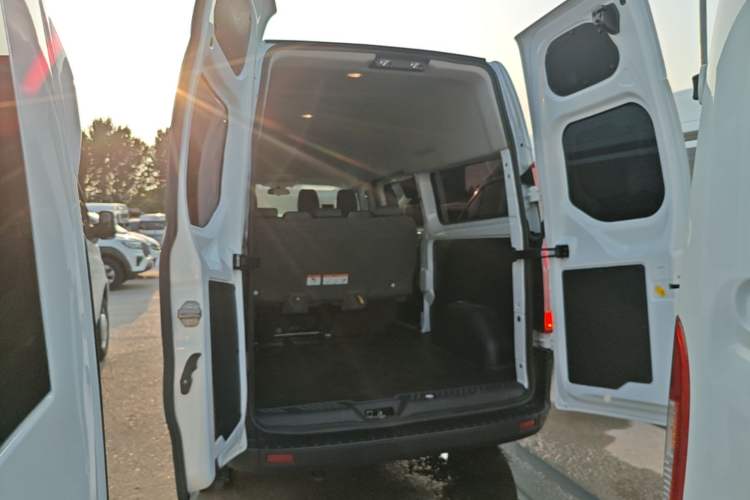 Used Ford Transit 2019 2.0T Diesel Multi-Purpose Commercial Vehicle Mid-Drive Mid-Roof 6-Seater China VI Standard Trunk