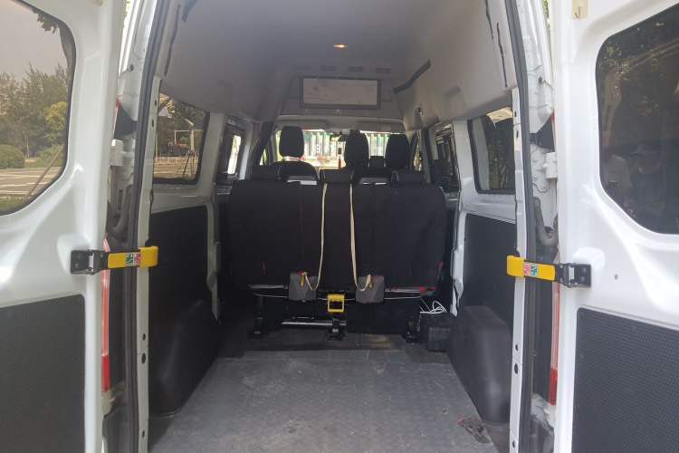 Used Ford Transit 2019 2.0T Gasoline Multi-Purpose Commercial Vehicle Mid-Drive Mid-Roof 6-Seater China VI Standard Trunk