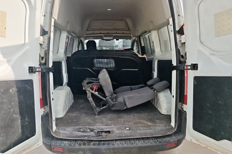 Used Ford Transit 2019 2.0T Diesel Van Short Wheelbase Mid-Roof 3-Seater China VI Standard Trunk