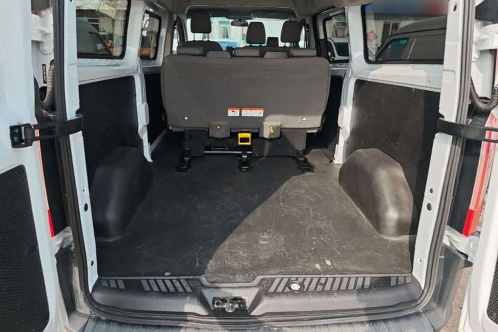 Used Ford Transit 2019 2.0T Diesel Multi-Purpose Commercial Vehicle Mid-Drive Mid-Roof 6-Seater China VI Standard Trunk
