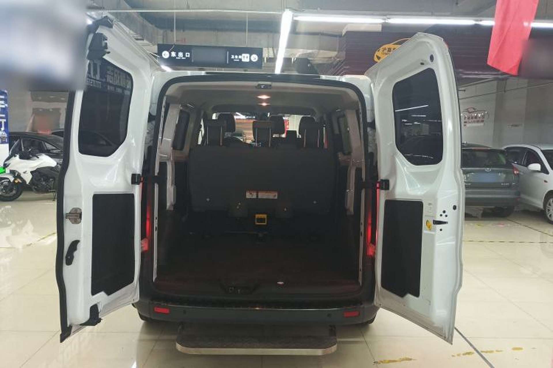 Used Ford Transit 2019 2.0T Gasoline Automatic Multi-Function Commercial Vehicle Short Wheelbase Low Roof 6-Seater China VI Standard Trunk