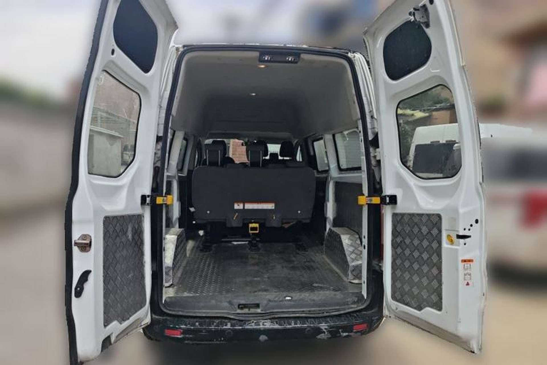 Used Ford Transit 2019 2.0T Diesel Multi-Purpose Commercial Vehicle Mid-Drive Mid-Roof 6-Seater China VI Standard Trunk
