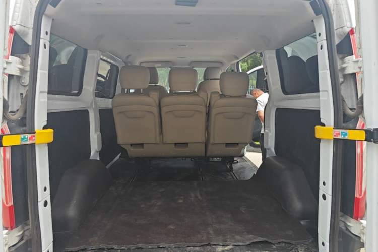 Used Ford Transit 2019 2.0T Diesel Multi-Purpose Commercial Vehicle Short Wheelbase Low Roof 6-Seater China VI Standard Trunk