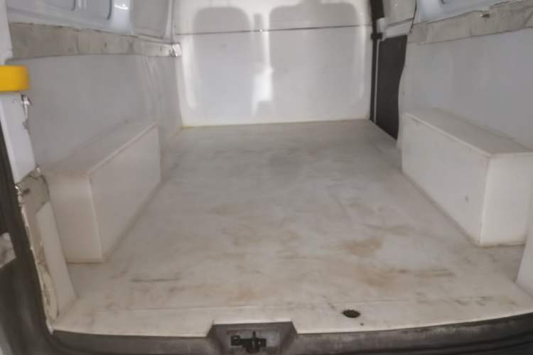Used Ford Transit 2019 2.0T Diesel Van Mid-Chassis Mid-Roof 3-Seater China VI Standard Trunk