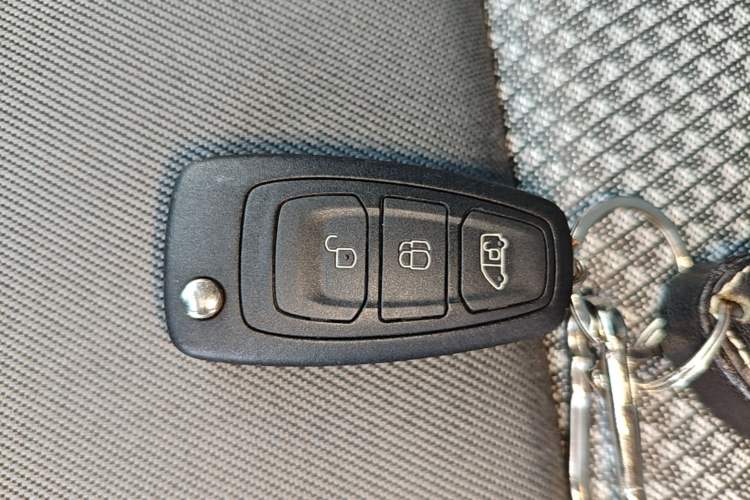 Used Ford Transit 2019 2.0T Gasoline Automatic Multi-Function Commercial Vehicle Mid-Roof 6-Seater China VI Standard Vehicle Key