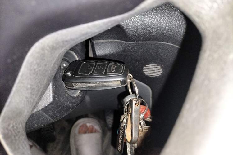 Used Ford Transit 2019 2.0T Gasoline Multi-Purpose Commercial Vehicle Mid-Drive Mid-Roof 6-Seater China VI Standard Vehicle Key