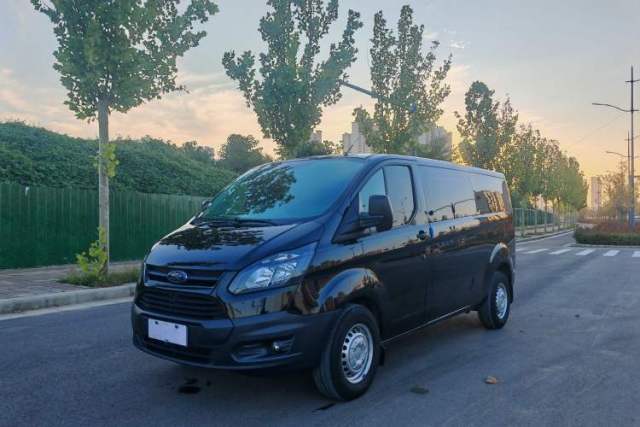 Used Ford Transit 2020 2.0T Diesel Multi-Function Commercial Vehicle Mid-Chassis Low-Roof Design with Dual Rear Doors Meeting China VI Emission Standards