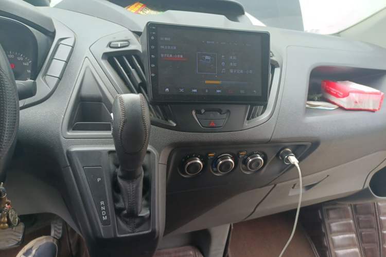 Used Ford Transit 2020 2.0T Gasoline Automatic Multi-Function Commercial Vehicle Mid-axle Low-roof Design with Dual Rear Doors Meeting China VI Emission Standards Audio And AC Panel