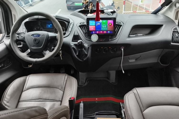 Used Ford Transit 2020 2.0T Diesel Multi-Function Commercial Vehicle Mid-Chassis Low-Roof Design with Dual Rear Doors Emission Standard China V Center Console