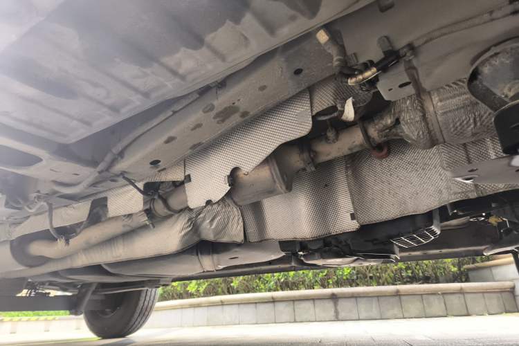 Used Ford Transit 2020 2.0T Diesel Multi-Function Commercial Vehicle Mid-Chassis Low-Roof Design with Dual Rear Doors Emission Standard China V Chassis Front Right