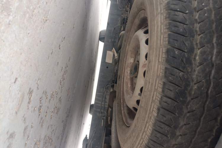 Used Ford Transit 2020 2.0T Gasoline Automatic Multi-Function Commercial Vehicle Mid-axle Low-roof Design with Dual Rear Doors Meeting China VI Emission Standards Chassis Rear