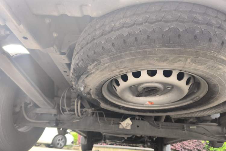 Used Ford Transit 2020 2.0T Diesel Multi-Function Commercial Vehicle Mid-Chassis Low-Roof Design with Dual Rear Doors Emission Standard China V Chassis Rear