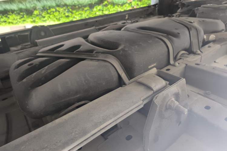 Used Ford Transit 2020 2.0T Diesel Multi-Function Commercial Vehicle Mid-Chassis Low-Roof Design with Dual Rear Doors Emission Standard China V Chassis Rear Left