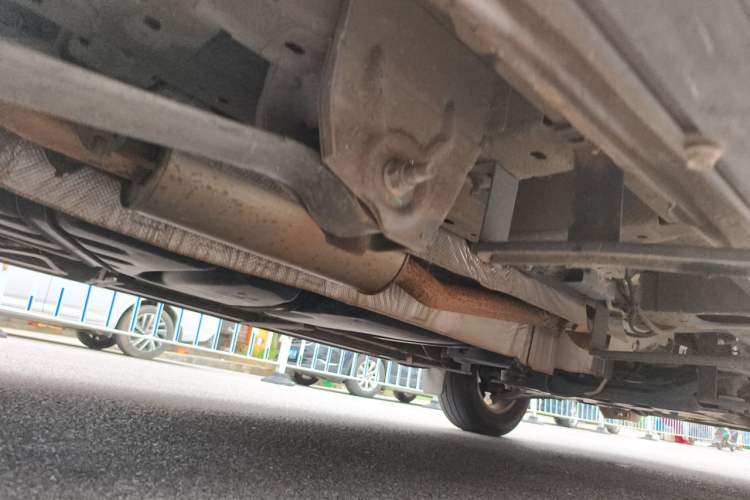 Used Ford Transit 2020 2.0T Diesel Multi-Function Commercial Vehicle Mid-Chassis Low-Roof Design with Dual Rear Doors Emission Standard China V Chassis Rear Right