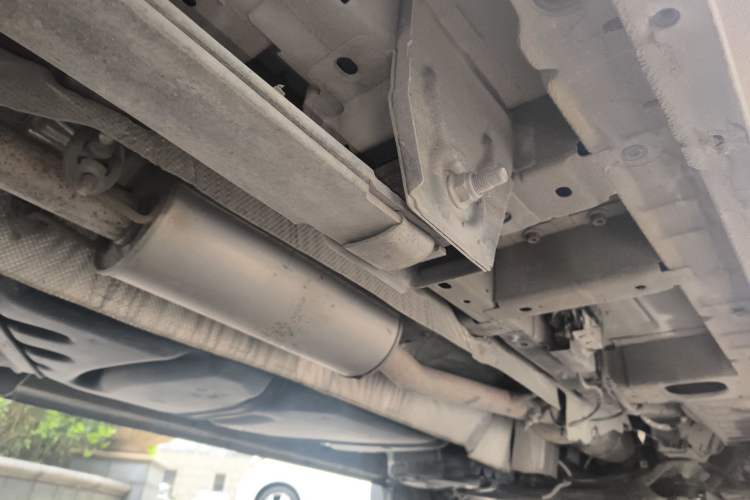 Used Ford Transit 2020 2.0T Diesel Multi-Function Commercial Vehicle Mid-Chassis Low-Roof Design with Dual Rear Doors Emission Standard China V Chassis Rear Right