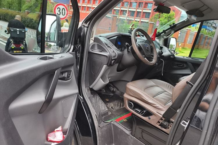 Used Ford Transit 2020 2.0T Diesel Multi-Function Commercial Vehicle Mid-Chassis Low-Roof Design with Dual Rear Doors Emission Standard China V Driver Seat