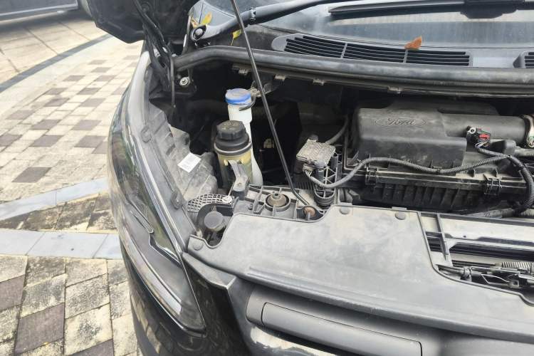 Used Ford Transit 2020 2.0T Diesel Multi-Function Commercial Vehicle Mid-Chassis Low-Roof Design with Dual Rear Doors Emission Standard China V Engine Bay Right
