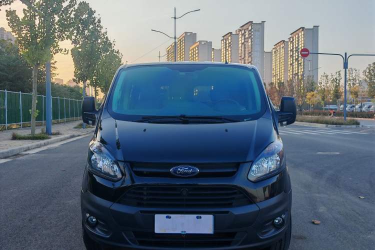 Used Ford Transit 2020 2.0T Diesel Multi-Function Commercial Vehicle Mid-Chassis Low-Roof Design with Dual Rear Doors Meeting China VI Emission Standards Exterior 1