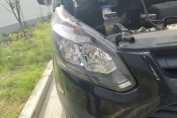 Used Ford Transit 2020 2.0T Diesel Multi-Function Commercial Vehicle Mid-Chassis Low-Roof Design with Dual Rear Doors Meeting China VI Emission Standards Exterior 1