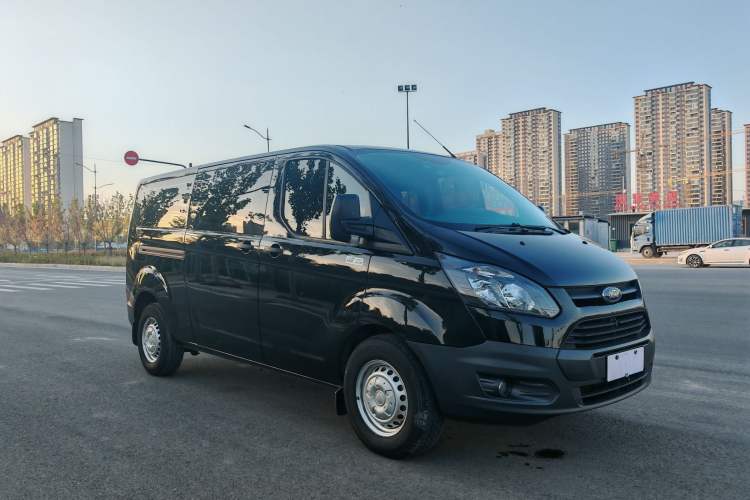 Used Ford Transit 2020 2.0T Diesel Multi-Function Commercial Vehicle Mid-Chassis Low-Roof Design with Dual Rear Doors Meeting China VI Emission Standards Exterior 2