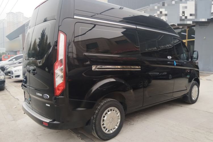 Used Ford Transit 2020 2.0T Gasoline Multi-Function Commercial Vehicle Mid-Drive Low-Roof Design with Dual Rear Doors Meeting China VI Emission Standards Exterior 3