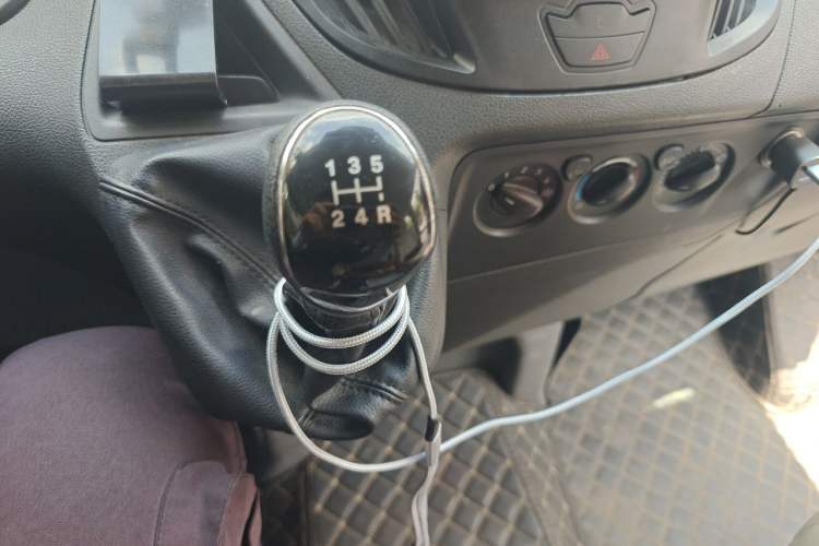 Used Ford Transit 2020 2.0T Diesel Multi-Function Commercial Vehicle Mid-Chassis Low-Roof Design with Dual Rear Doors Emission Standard China V Gear Lever