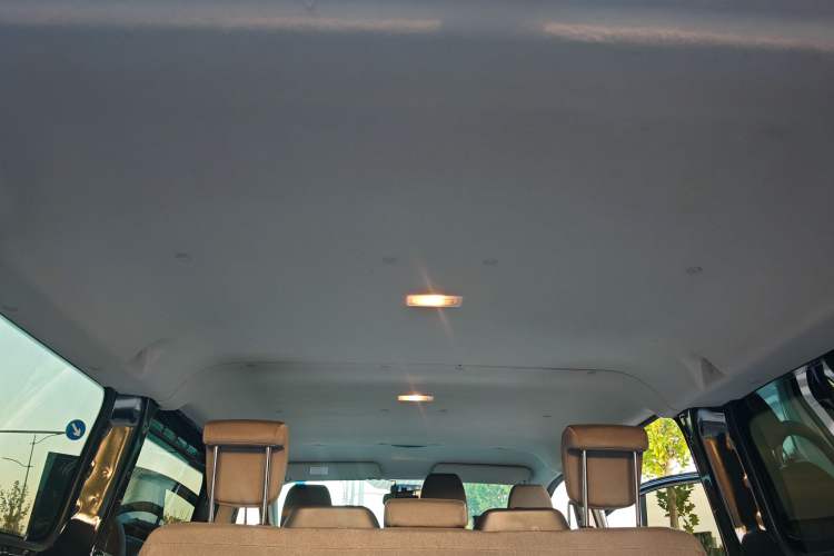 Used Ford Transit 2020 2.0T Diesel Multi-Function Commercial Vehicle Mid-Chassis Low-Roof Design with Dual Rear Doors Meeting China VI Emission Standards Headliner